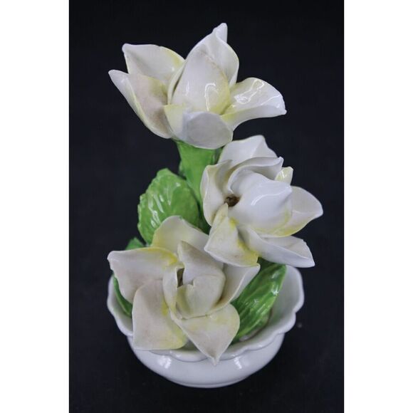 Vintage Radnor Bone China White Floral Bouquet Figurine READ - Picture 2 of 10